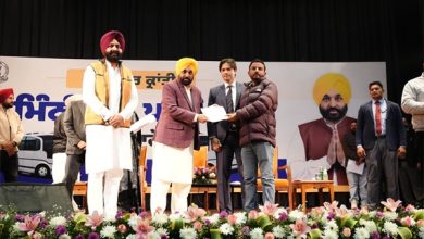 मुख्यमंत्री भगवंत सिंह मान ने 'रोजगार क्रांति योजना' के तहत 505 मिनीबस परमिट युवाओं को सौंपे