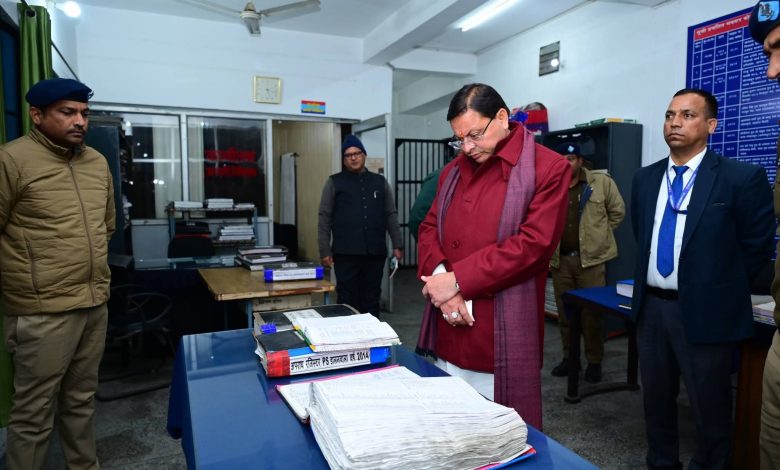 मुख्यमंत्री पुष्कर सिंह धामी ने डालनवाला थाने का औचक निरीक्षण, नदारद SHO को लाइन हाजिर किया
