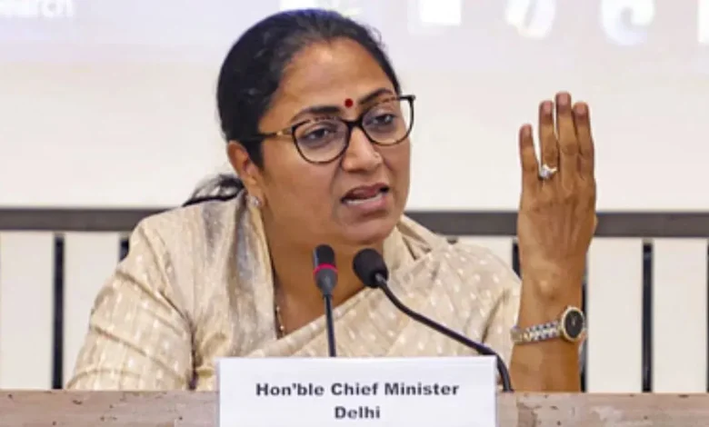 दिल्ली में भ्रष्टाचार पर सख्त कार्रवाई, तहसीलदार और सब-रजिस्ट्रार सस्पेंड