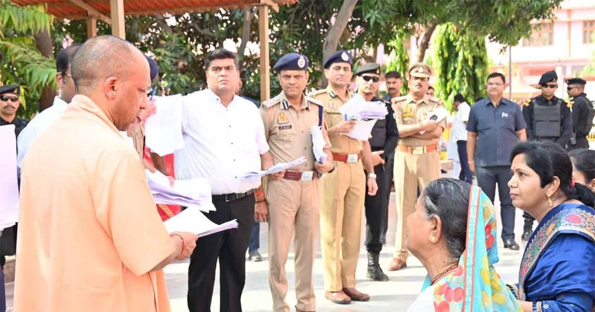 गरीबों को उजाड़ने वाले कतई न बख्शे जाएंगे…’ जनता दर्शन में CM योगी आदित्यनाथ का सख्त निर्देश