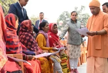 गोरखपुर में जनता दर्शन: मुख्यमंत्री योगी आदित्यनाथ ने 200 लोगों की समस्याएं सुनी, कहा – 'हर समस्या का समाधान होगा'