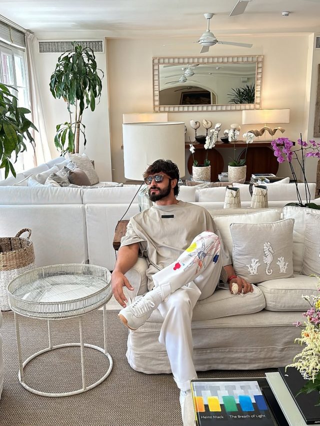 विद्युत जामवाल का वायरल वीडियो: योग और कलारीपयट्टू की शक्ति का अद्भुत प्रदर्शन