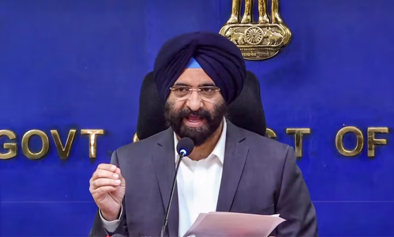 दिल्ली में प्रदूषण पर सख्ती, नियम तोड़ने वाले उद्योग होंगे सील, बिना PUC वाहनों को नहीं मिलेगा ईंधन