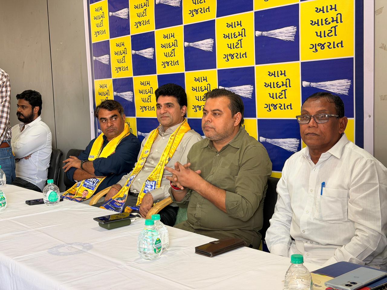 वापी में AAP नेता इसुदान गढ़वी के नेतृत्व में महानगरपालिका चुनाव को लेकर समीक्षा बैठक आयोजित