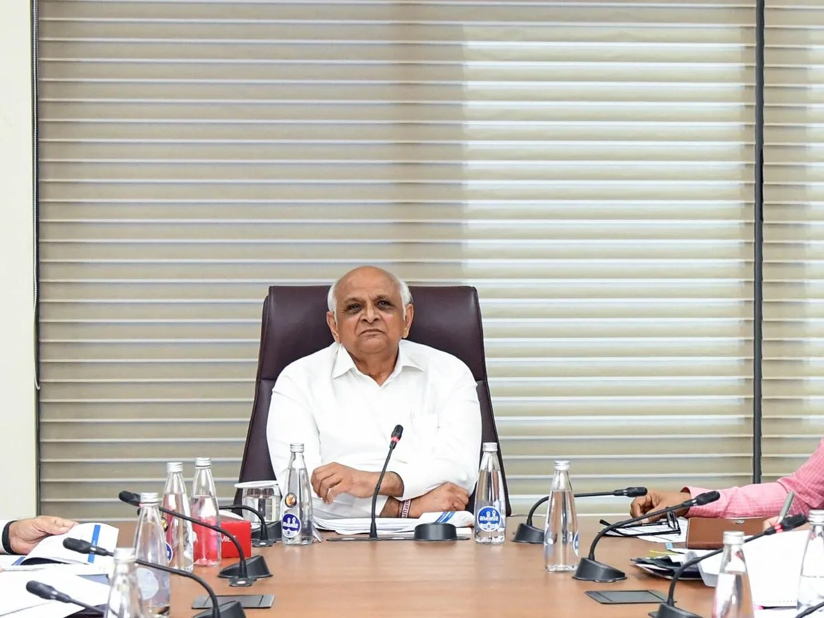 गुजरात सरकार का बड़ा कदम: युवाओं को नशे से बचाने के लिए रोलिंग पेपर और स्मोकिंग कोन पर पूर्ण प्रतिबंध