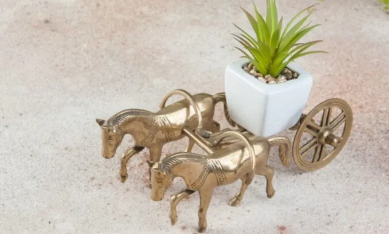 सफलता और समृद्धि बढ़ाने वाली 5 पवित्र मूर्तियां: घर में रखने से दूर होंगे वास्तुदोष और बढ़ेगा सौभाग्य