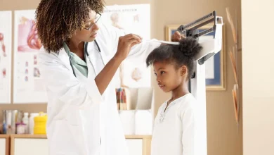 सर्दियों में हाइट कम होने के कारण: किन कारणों से अचानक घटने लगती है हाइट, जानें प्रमुख कारण