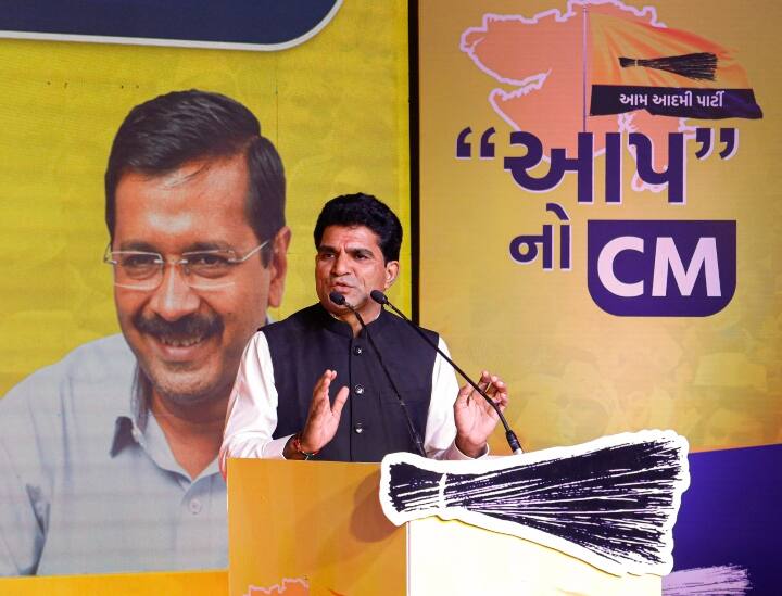 आगामी महानगरपालिका चुनाव को लेकर AAP नेता इसुदान गढ़वी के नेतृत्व में सूरत में समीक्षा बैठक आयोजित