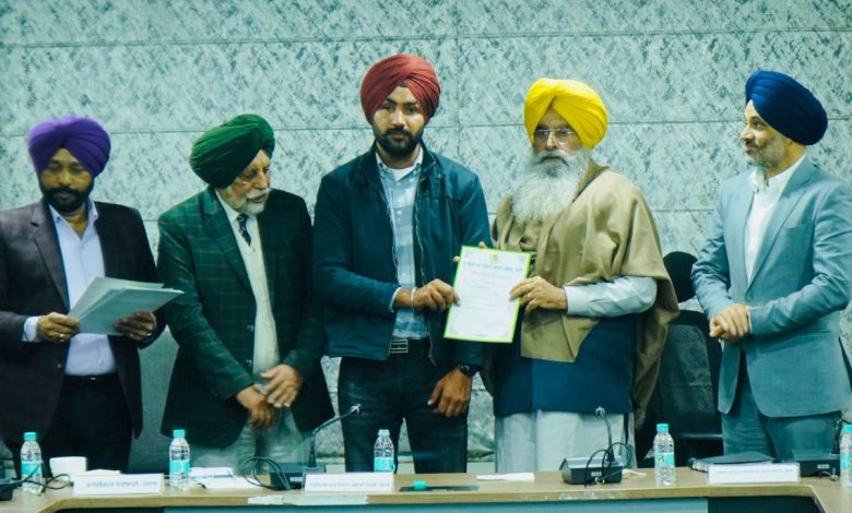 पंजाब सरकार ने खरीफ की फसल में मक्का की खेती अपनाने वाले किसानों को सम्मानित किया।