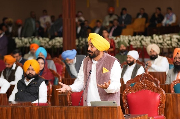 पंजाब: तीन शहरों को ‘सेवा सिटी’ घोषित करने के बाद फतेहगढ़ साहिब में AAP विधायक दिखाई दिए जनता की सेवा करते