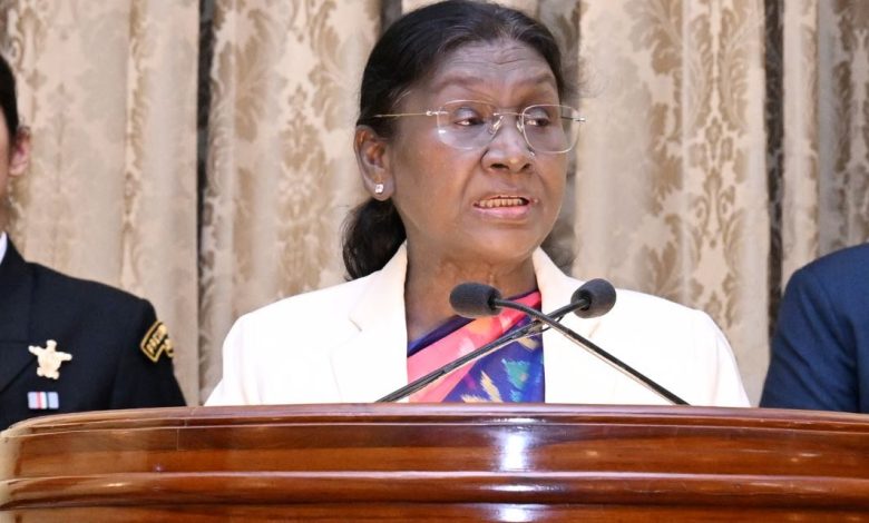 भारतीय रक्षा लेखा सेवा के परिवीक्षाधीन अधिकारियों ने राष्ट्रपति से मुलाकात की