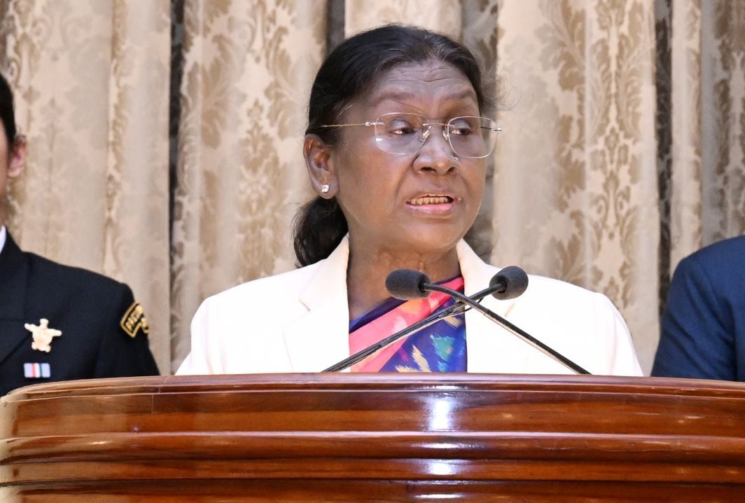 भारतीय रक्षा लेखा सेवा के परिवीक्षाधीन अधिकारियों ने राष्ट्रपति से मुलाकात की