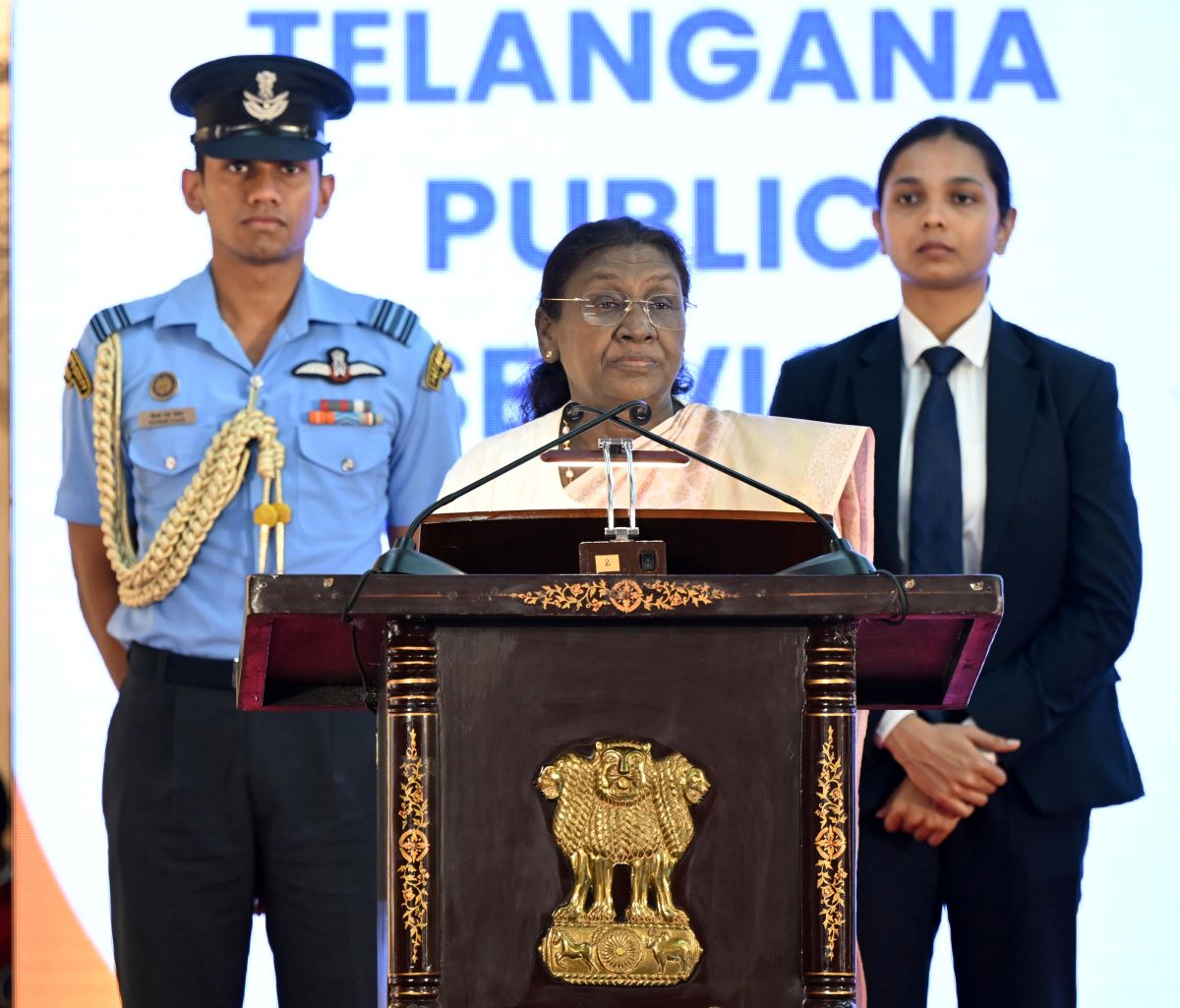 राष्ट्रपति श्रीमती द्रौपदी मुर्मु ने हैदराबाद में लोक सेवा आयोगों के अध्यक्षों के राष्ट्रीय सम्मेलन का उद्घाटन किया