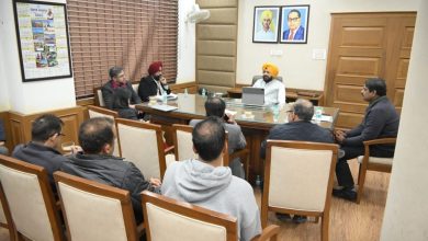 तरुणप्रीत सिंह सोंड ने समीक्षा बैठक आयोजित की और अधिकारियों को विकास कार्यों को समय पर पूरा करने का निर्देश दिया।