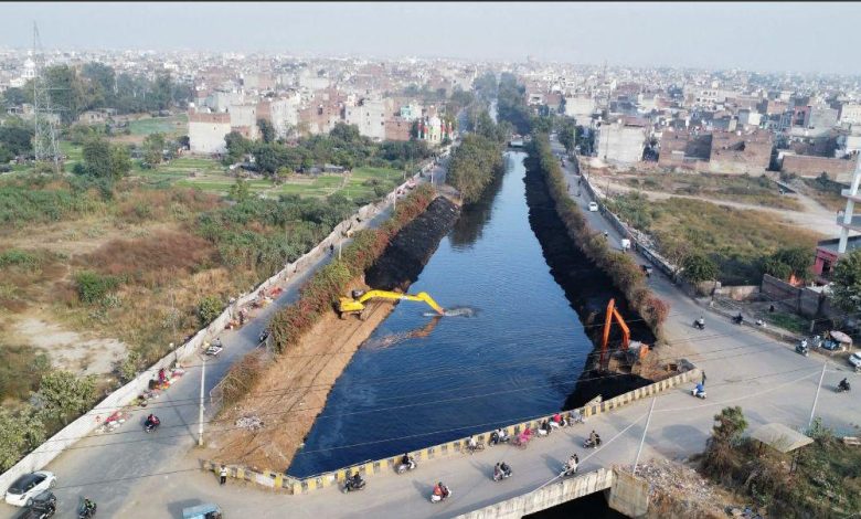 AAP सरकार लाई बदलाव: सांसद संत सीचेवाल की अगुवाई में बुड्ढा दरिया बना जीवंत—जहां खड़ा होना था नामुमकिन, वहां अब तैर रही किश्ती