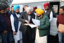 पंजाब में मुख्यमंत्री भगवंत मान का सड़क निर्माण पर औचक निरीक्षण, घटिया निर्माण पर ठेकेदारों को कारण बताओ नोटिस