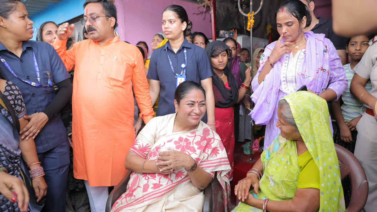 दिल्ली झुग्गियों के विकास के लिए 700 करोड़ रुपये आवंटित, CM रेखा गुप्ता का पिछली सरकारों पर आरोप