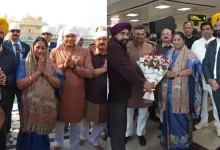 अमृतसर पहुंची दिल्ली CM रेखा गुप्ता, श्री हरिमंदिर साहिब में टेका माथा, धर्म और सांस्कृतिक एकता का संदेश दिया