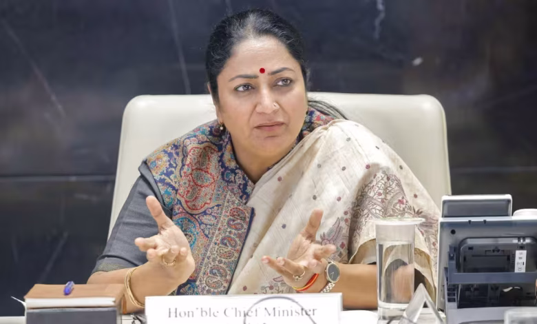 दिल्ली सरकार का बड़ा फैसला: पंजीकृत मजदूरों के खाते में भेजे जाएंगे 10,000 रुपये