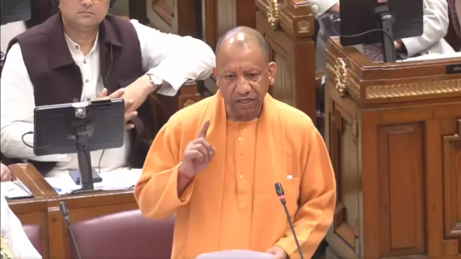 यूपी विधानसभा में घरौनी कानून पास: ग्रामीण जमीन पर मिलेगा बैंक लोन, संपत्ति विवाद होंगे कम