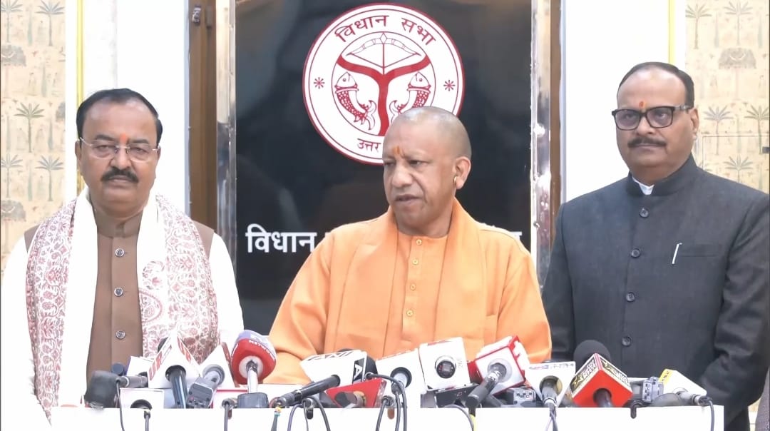 यूपी विधानसभा में कोडीन सिरप विवाद: CM योगी ने सपा विधायकों पर साधा निशाना