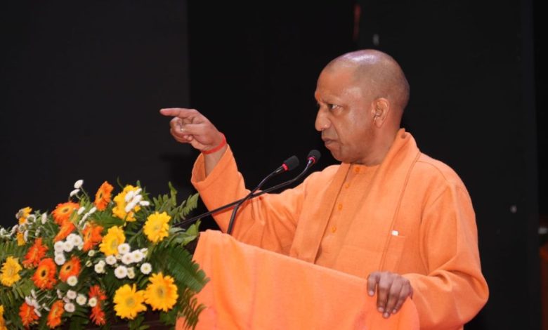 मुख्यमंत्री योगी आदित्यनाथ ने अधिकारियों को दिए निर्देश: नववर्ष की भीड़ को खिचड़ी मेला की रिहर्सल मानकर तैयारियां पूरी करें