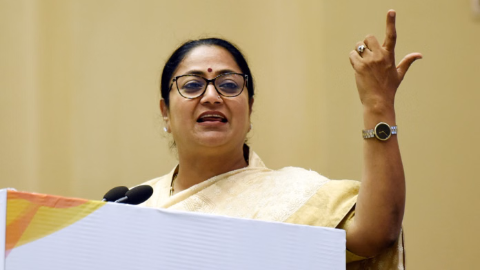 दिल्ली सरकार जलभराव और प्रदूषण समस्याओं के समाधान के लिए प्रतिबद्ध: मुख्यमंत्री रेखा गुप्ता का बयान