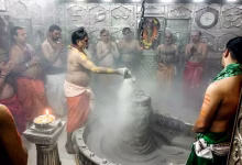भस्म आरती: महाकाल की पूजा में भस्म आरती क्यों है अनिवार्य? जानें रहस्य और महत्व