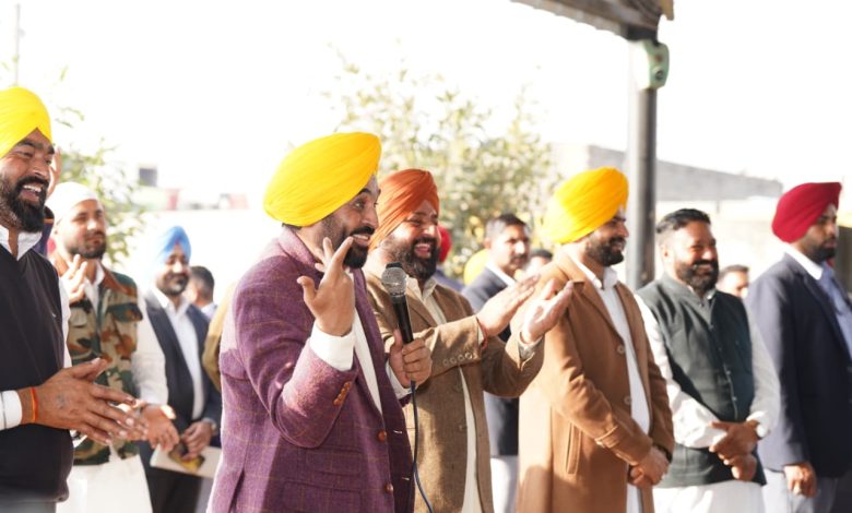 मुख्यमंत्री भगवंत सिंह मान ने सतौज गांव में ग्रामीणों से की भाईचारे और विकास पर ध्यान केंद्रित करने की अपील