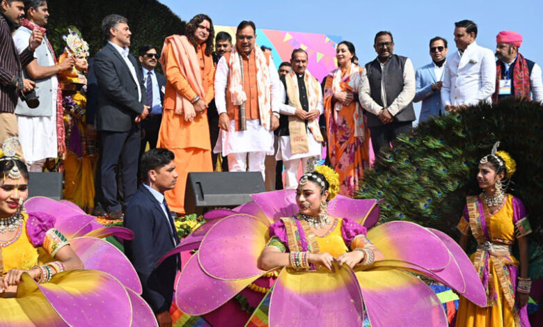 राजस्थान: मकर संक्रांति पर सीएम भजनलाल शर्मा ने जलमहल में उड़ाई पतंग, दिया कुमारी भी रहीं साथ