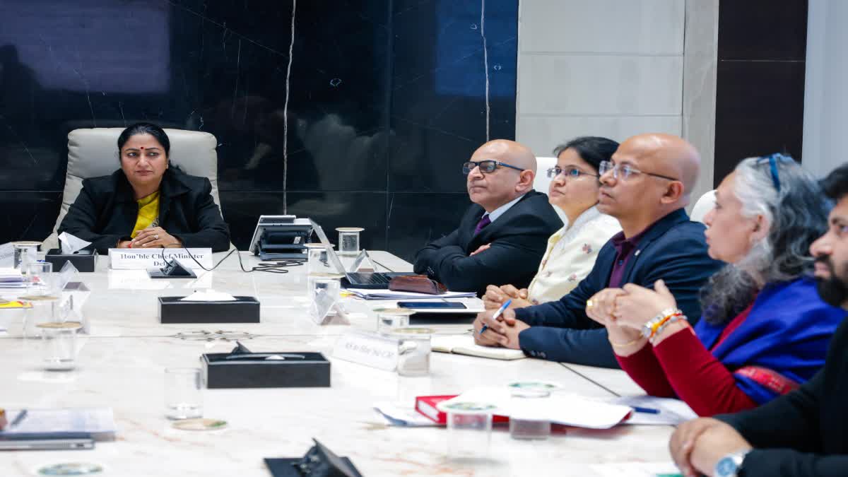 CM रेखा गुप्ता का नया प्लान, निजी ईवी को टैक्सी बनाने के लिए नियमों में बदलाव तय