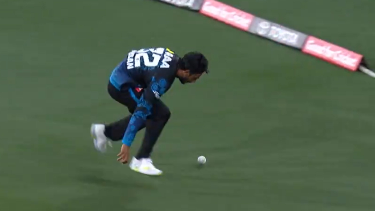 BBL 2025-26: Hasan Ali की खराब फील्डिंग पर फैन्स ने उड़ाया मजाक, बाबर और रिजवान के बाद बढ़ी पाक खिलाड़ियों की परेशानी