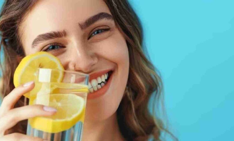नींबू पानी कितने दिन पीना चाहिए? आयुर्वेदिक और वैज्ञानिक दृष्टिकोण से जानिए फायदे और नुकसान