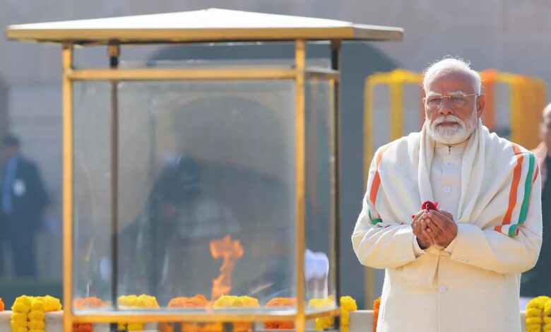 महात्मा गांधी की 78वीं पुण्यतिथि: पीएम नरेंद्र मोदी और अन्य नेताओं ने बापू को अर्पित की श्रद्धांजलि