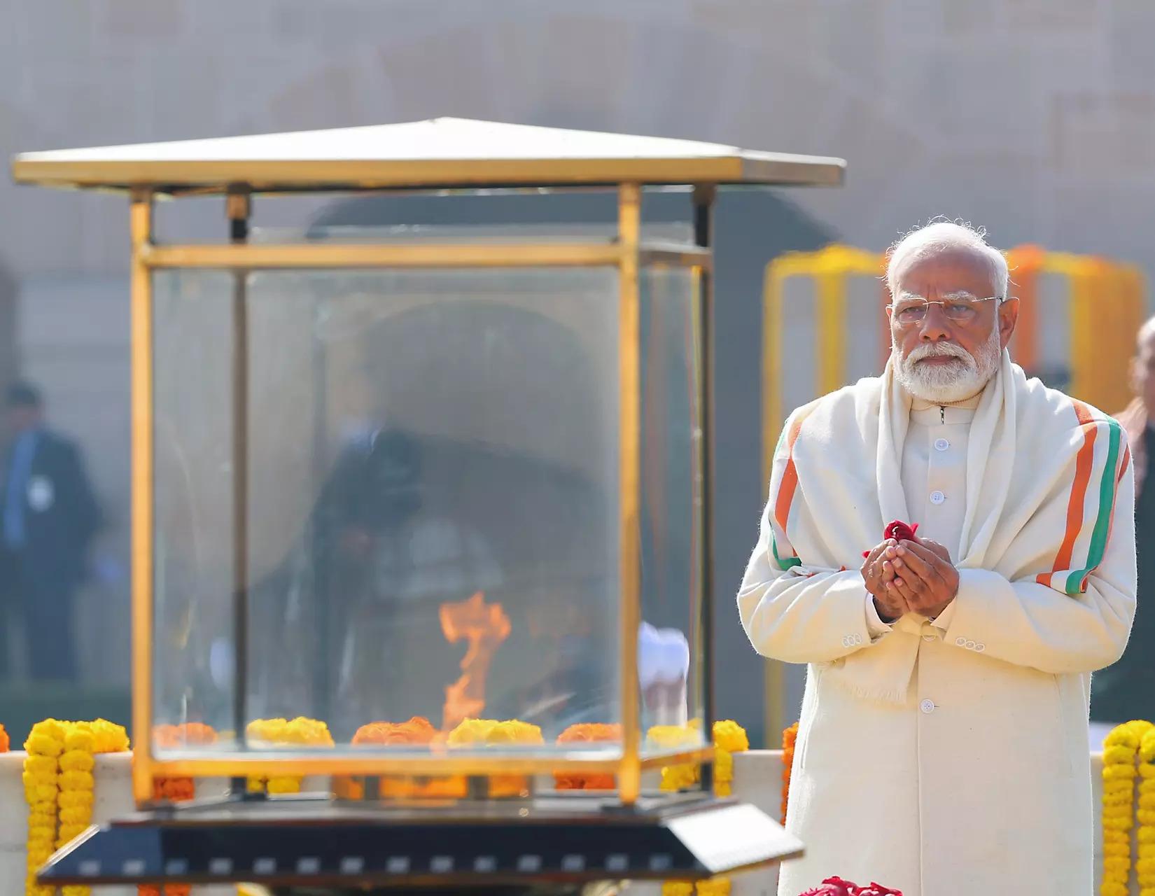 महात्मा गांधी की 78वीं पुण्यतिथि: पीएम नरेंद्र मोदी और अन्य नेताओं ने बापू को अर्पित की श्रद्धांजलि