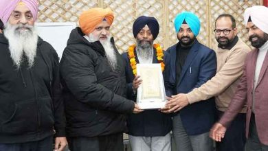 फोटो सिनेमा अधिकारी अरविंदर सिंह जनसंपर्क विभाग में 32 वर्षों की सेवा के बाद सेवानिवृत्त हो गए।