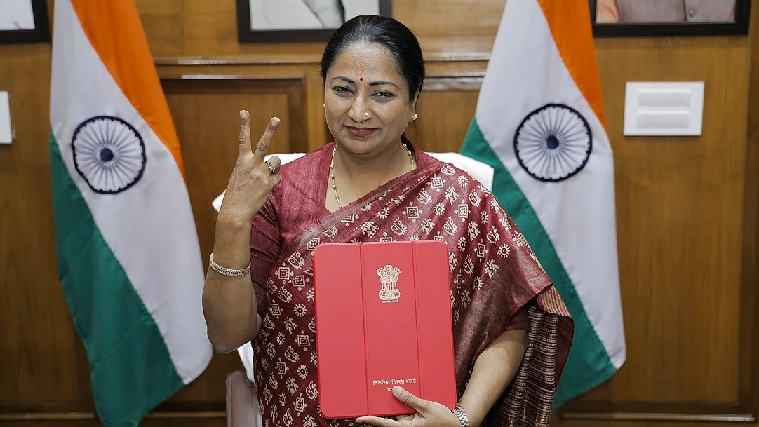 दिल्ली सरकार की नई योजना: सीएम रेखा गुप्ता ने अधिकारियों को दिए अहम आदेश, जनता के लिए नए साल में आएंगे बड़े बदलाव