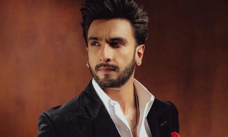 Ranveer Singh के खिलाफ बंगलूरू में FIR दर्ज, धार्मिक भावनाएं आहत करने का आरोप