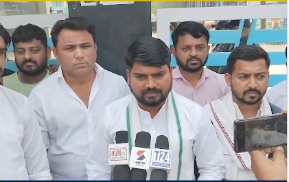 झगड़िया GIDC में मजदूरों के न्याय के लिए AAP विधायक चैतर वसावा का संघर्ष दूसरे दिन भी जारी