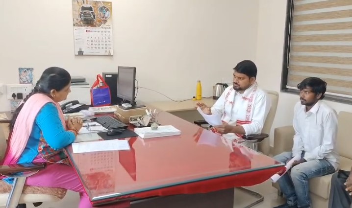 40% अनिवार्य अंकों के मामले में चैतर वसावा ने गुजरात गौण सेवा चयन मंडल के अध्यक्ष को आवेदन पत्र दिया