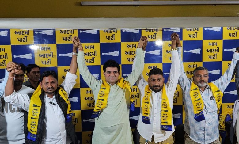 इसुदान गढ़वी: वर्षों से कांग्रेस में सक्रिय संजयसिंह राज AAP में शामिल हुए