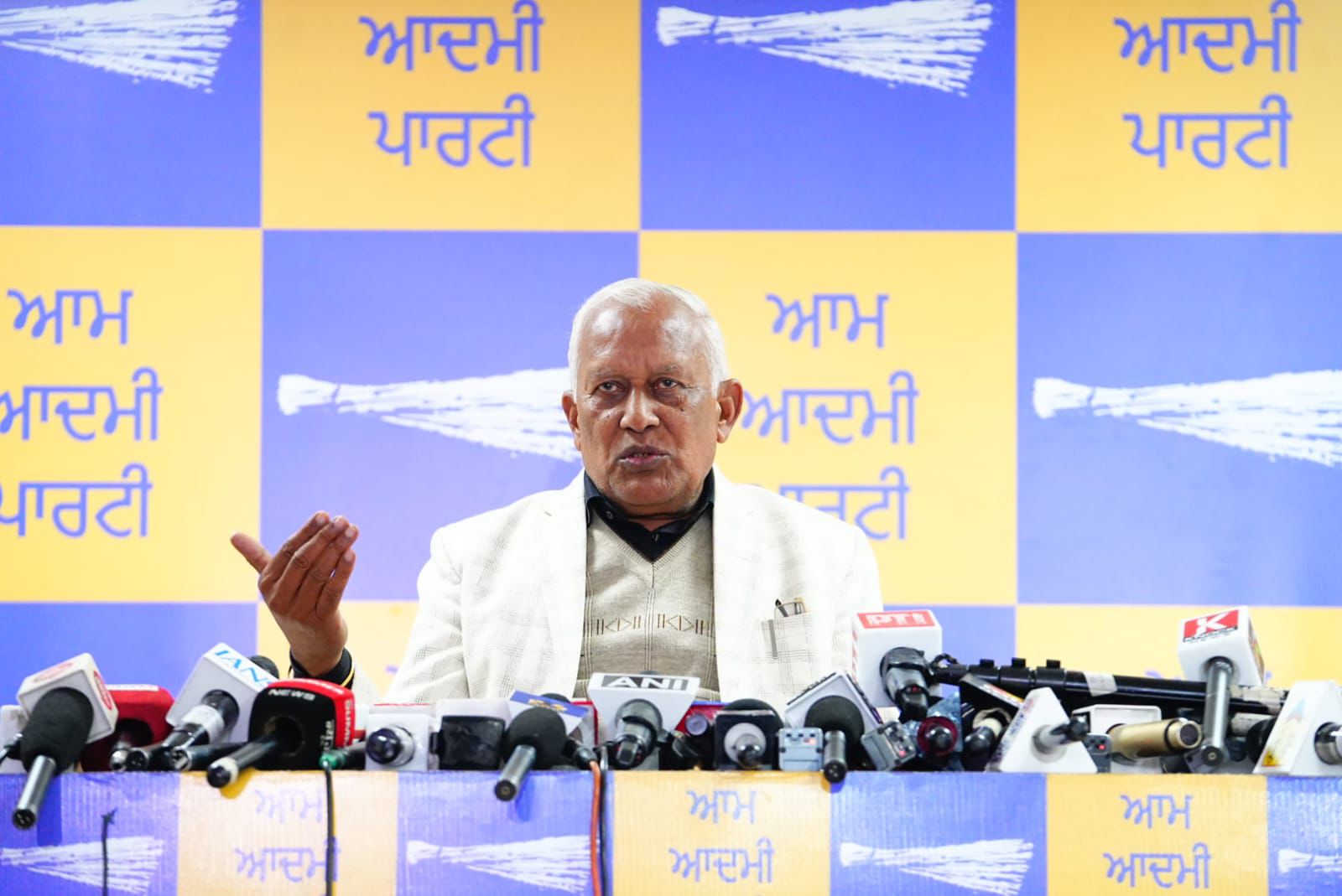 अवैध सेस को लेकर कांग्रेस पर बरसे AAP नेता, पंजाब के हक की लड़ाई लड़ने का संकल्प