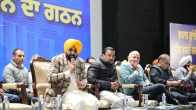 अरविंद केजरीवाल और मुख्यमंत्री भगवंत सिंह मान ने पंजाब के व्यापारियों और दुकानदारों से मुलाकात की 2 अरविंद केजरीवाल और मुख्यमंत्री भगवंत सिंह मान ने पंजाब के व्यापारियों और दुकानदारों से मुलाकात की