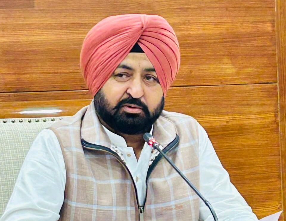 पंजाब: मान सरकार के डिजिटल विज़न से ईज़ी रजिस्ट्री ने बनाया रिकॉर्ड, 6 महीनों में 3.70 लाख से ज्यादा रजिस्ट्रियां