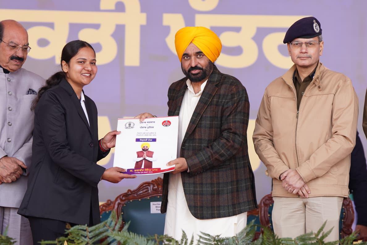 भगवंत सिंह मान सरकार ने स्थापित किया नया रिकॉर्ड, 16 मार्च 2022 से प्रतिदिन 45 युवाओं को सरकारी नौकरियाँ 13 भगवंत सिंह मान सरकार ने स्थापित किया नया रिकॉर्ड, 16 मार्च 2022 से प्रतिदिन 45 युवाओं को सरकारी नौकरियाँ