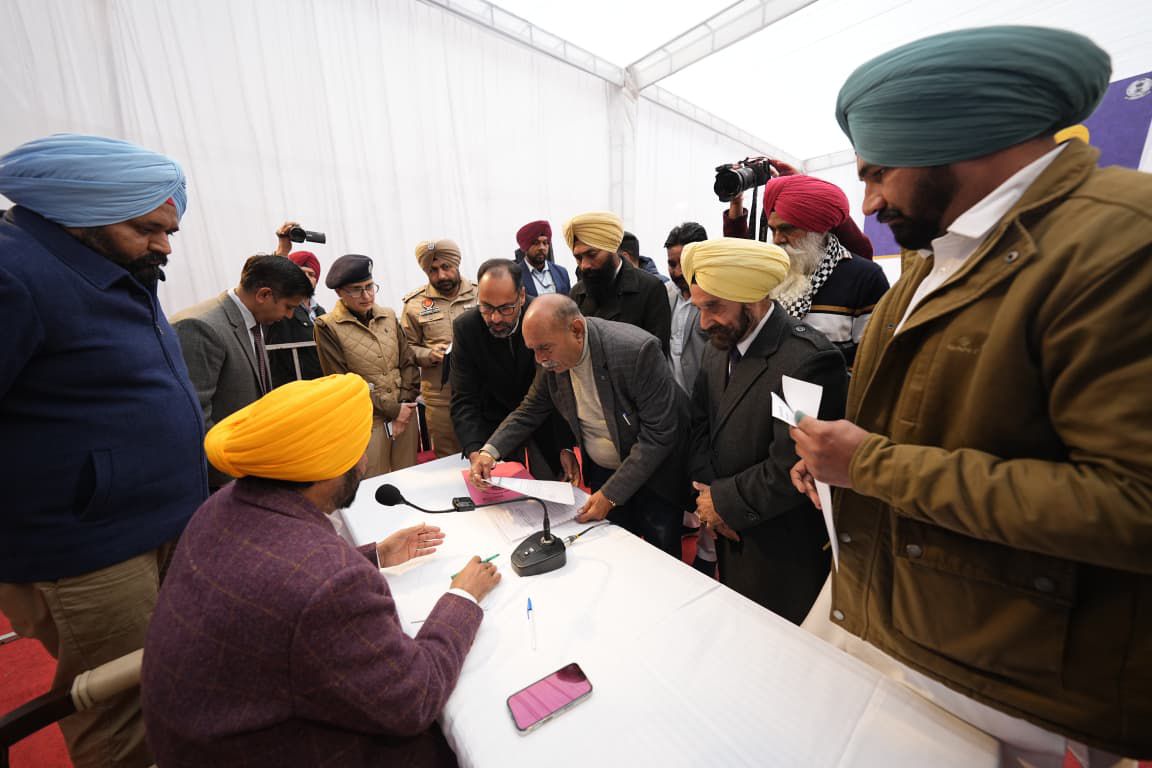 “कड़ाके की ठंड में भी CM भगवंत सिंह मान ने जालंधर में आयोजित लोक मिलनी में कहा, जनता की भागीदारी से पंजाब का विकास और तेज़ होगा” 2 “कड़ाके की ठंड में भी CM भगवंत सिंह मान ने जालंधर में आयोजित लोक मिलनी में कहा, जनता की भागीदारी से पंजाब का विकास और तेज़ होगा”