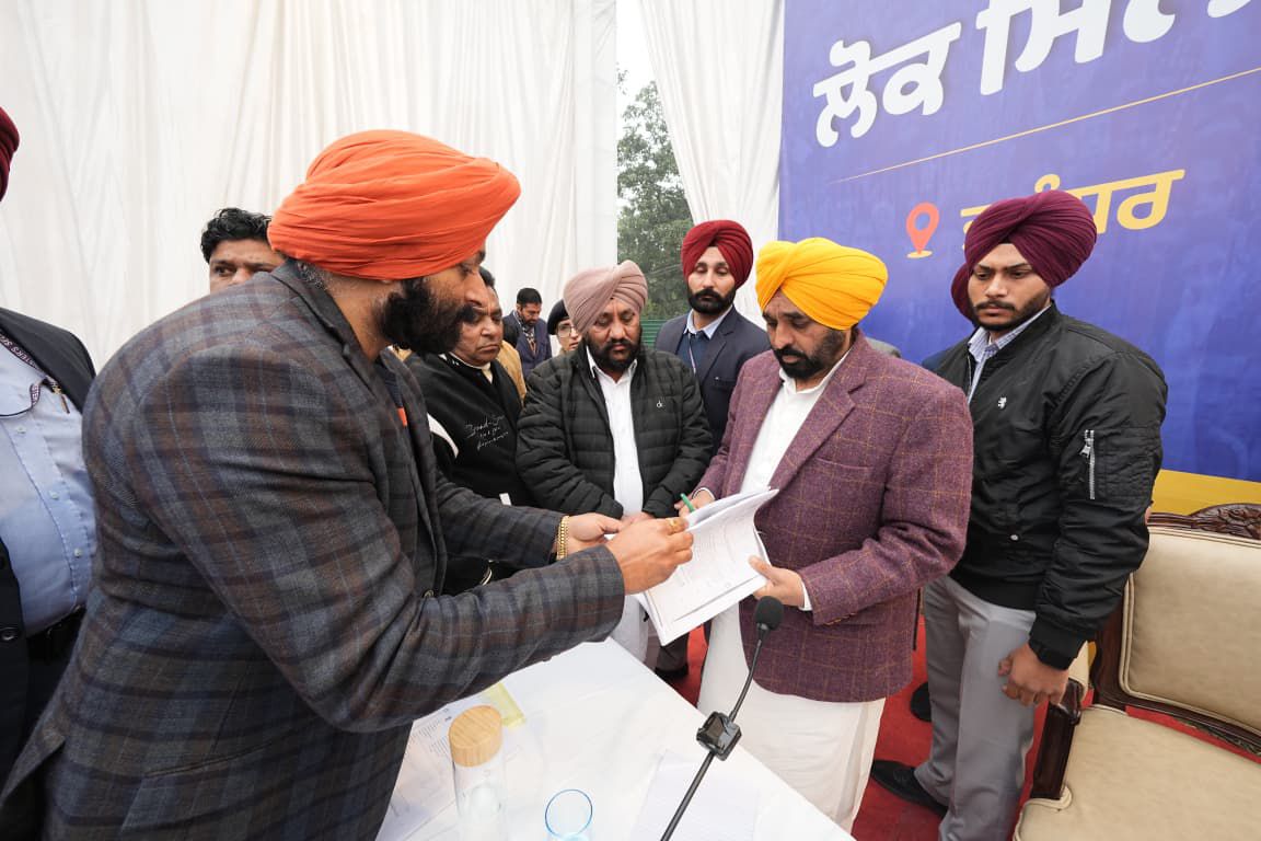 “कड़ाके की ठंड में भी CM भगवंत सिंह मान ने जालंधर में आयोजित लोक मिलनी में कहा, जनता की भागीदारी से पंजाब का विकास और तेज़ होगा”