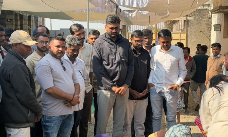 AAP विधायक गोपाल इटालिया ने परिवार से मुलाकात की, जेटको कंपनी की दादागीरी और उत्पीड़न से परेशान किसान की हार्ट अटैक से मौत