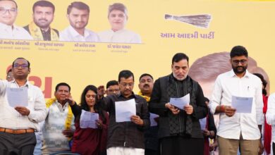 अरविंद केजरीवाल और इसुदान गढ़वी ने AAP पदाधिकारियों को शपथ दिलाई: 'अब हम BJP को गुजरात बर्बाद नहीं करने देंगे..'