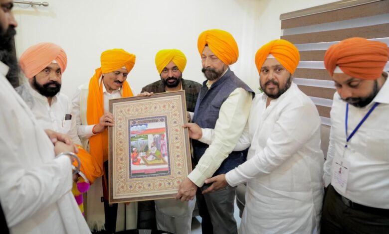 नांदेड़ साहिब पहुंचे सीएम भगवंत सिंह मान, पवित्र शहर का दर्जा दिलाने के लिए महाराष्ट्र सरकार से करेंगे मांग